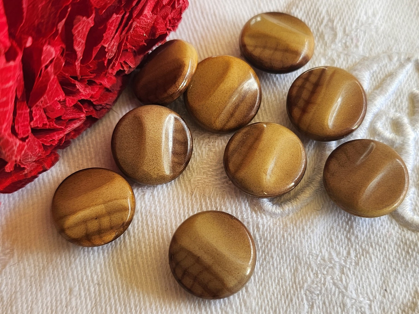 Lot 9 boutons anciens en celluloid  art deco marron 1,3 cm ref 1698