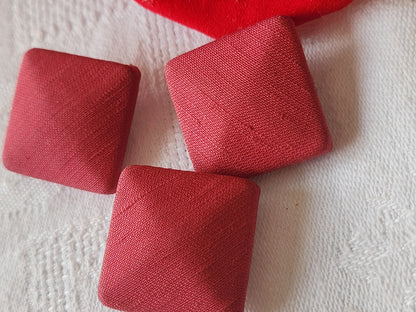 Trio gros boutons anciens  tissu vintage carre rose  pied 2,4 cm D18K
