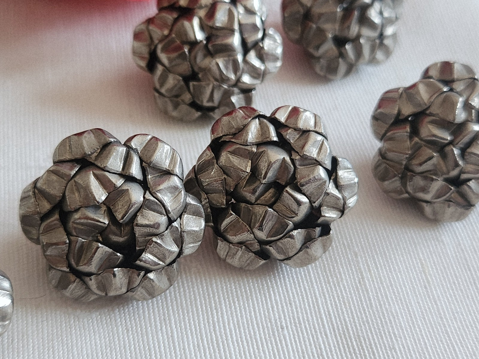 Lot 6 boutons vintage métal effet pétale fait main 2,4 cm ref 6235