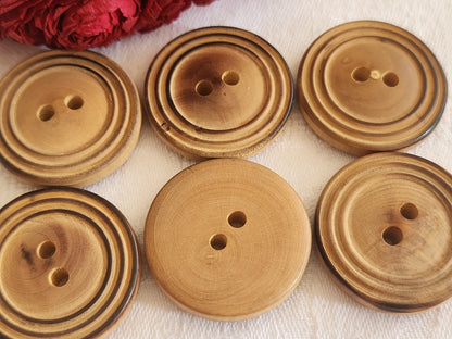 Lot 6 gros boutons anciens en bois brut 3 cm à trous  ref 856
