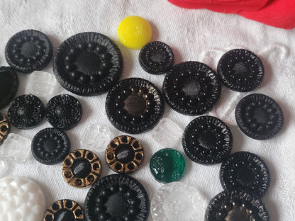 Lot 50 cabochons anciens en verre vintage panaché N°2   T2