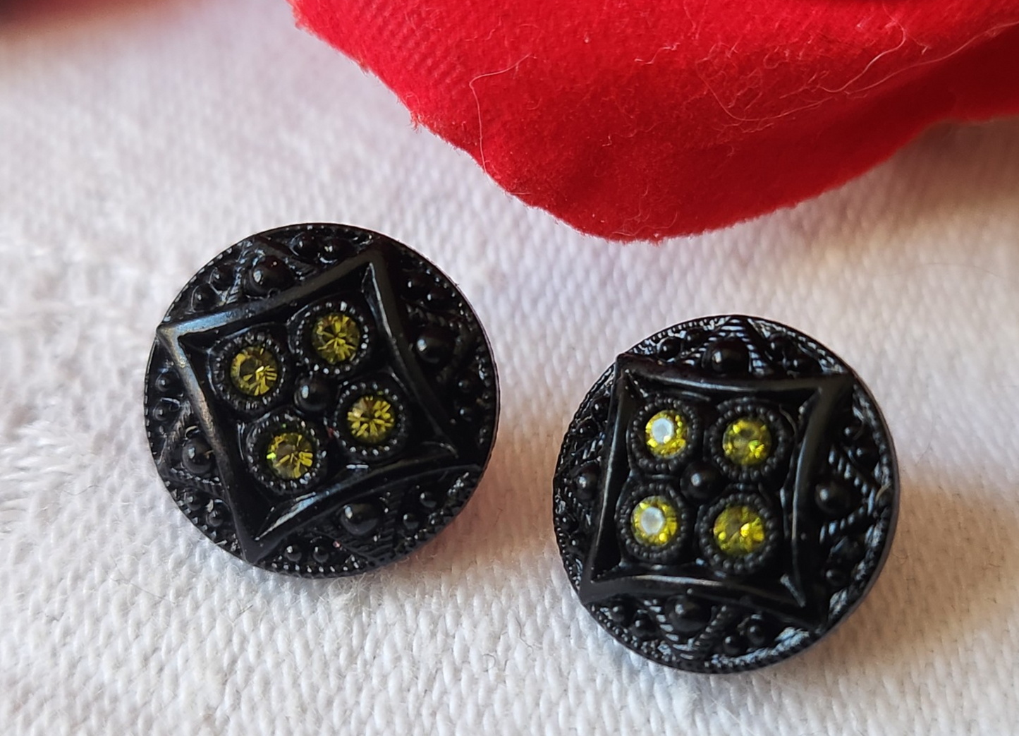 Duo boutons anciens en verre noir strass jaune vintage 1,3 cm D16A