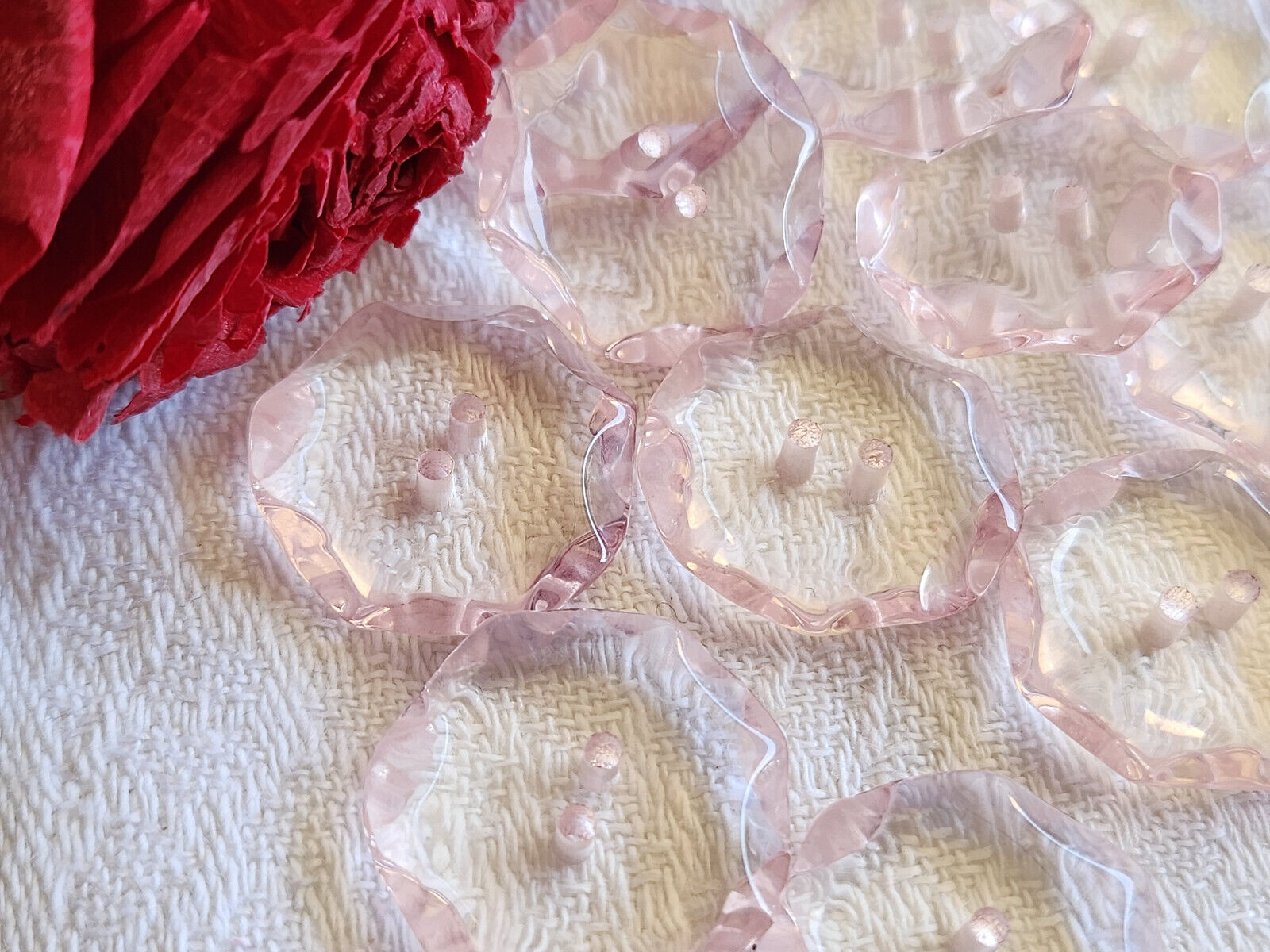 Lot 6 boutons vintage rose plastique ovale transparent 2,2 sur 2,4 cm ref 5799