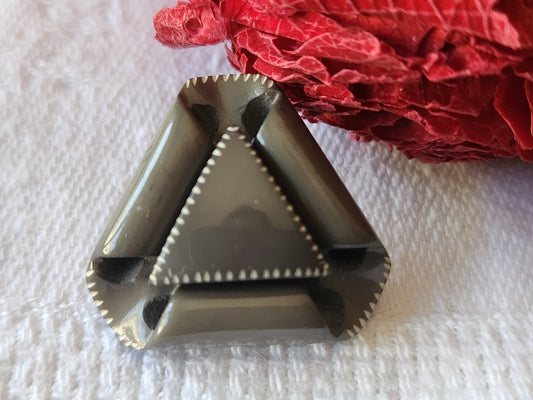 Bouton vintage triangle volume gris pied metal 2,3 cm G15F