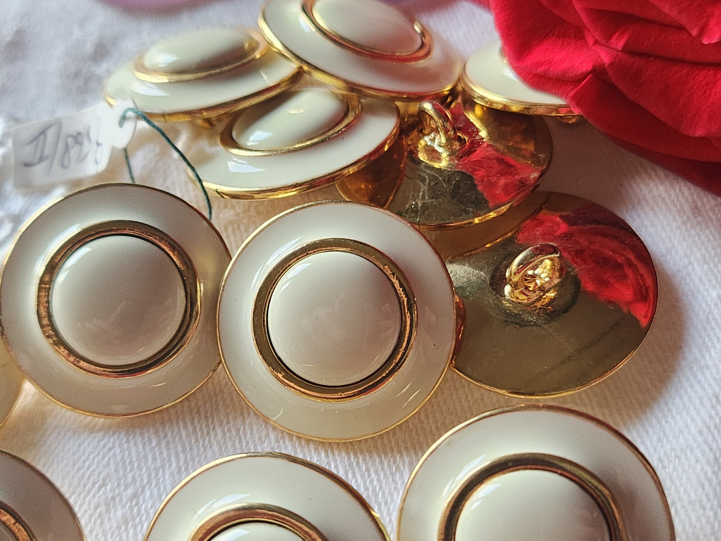 Lot 6 gros boutons vintage en metal émaillé creme 2,7 cm lourd ref 2338