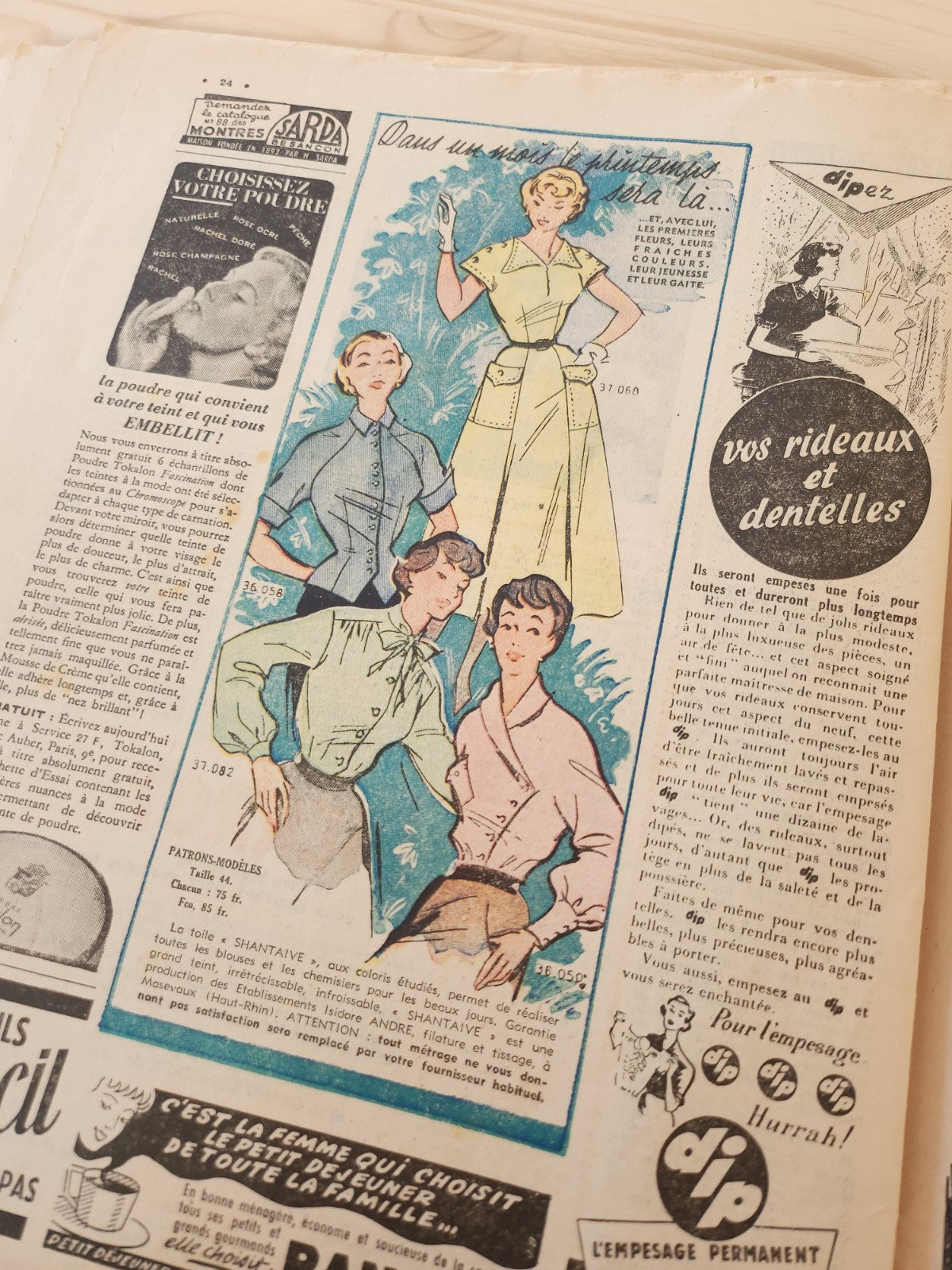 Le petit echo de la mode 1952 n°8 motif au crochet sur lainage  couvre théière