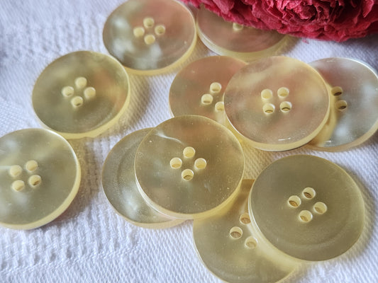 Lot 10 boutons vintage beige imitation nacre 2,2 cm ref 2315