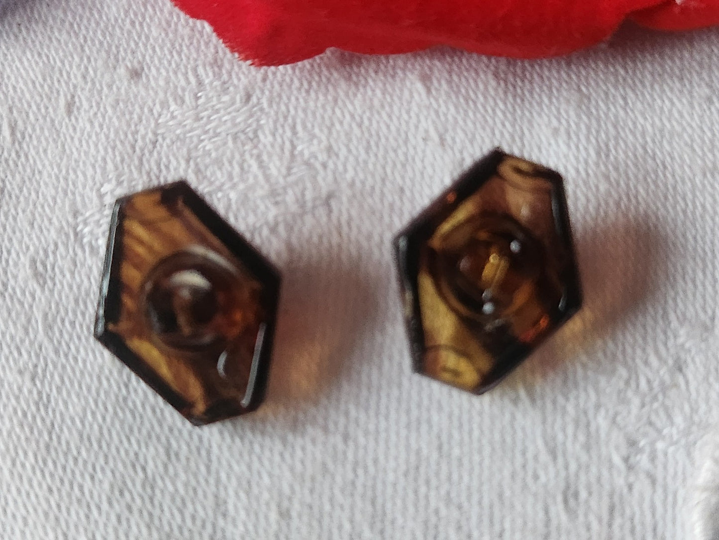 Duo boutons anciens en verre berlingot marron ecaille  1,4 sur 1,8 cm D9H
