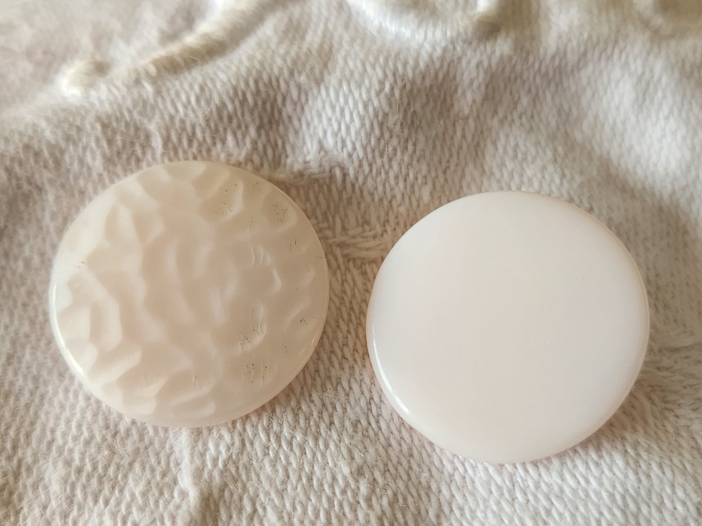 Duo boutons anciens en verre vintage rose trés clair 1,8 cm G18A