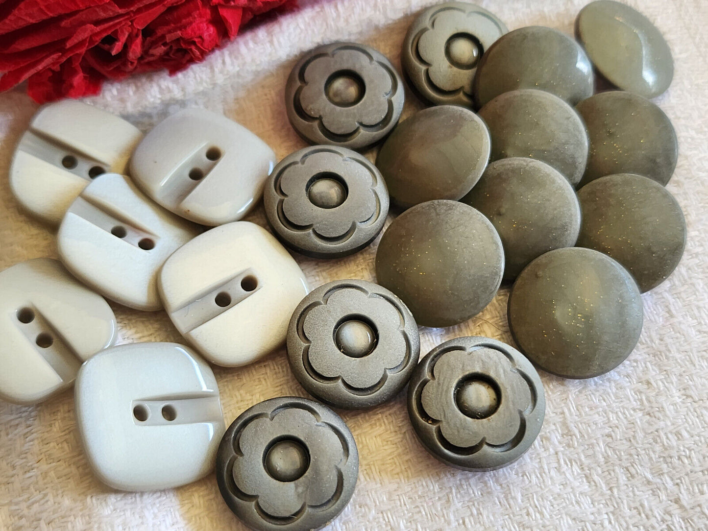 Lot 21 petits  boutons vintage gris 3 series panaché 1,4 et 1,5 cm ref 523