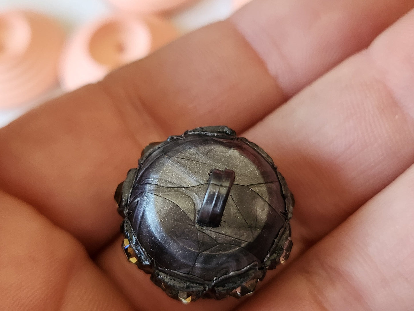 Bouton vintage en resine boule de strass volume 2 cm D19M