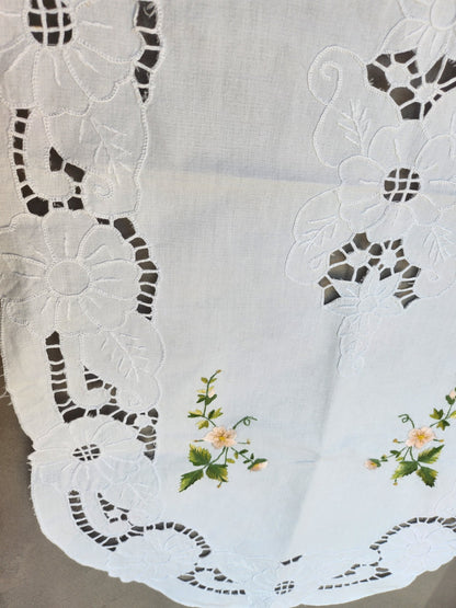 Grand napperon ancien ovale centre de table broderie 49,5 sur 88 cm B7