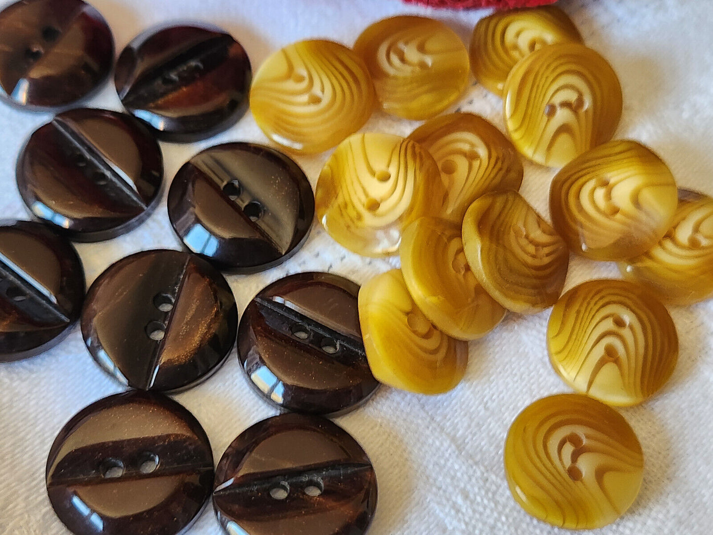 Lot 22 boutons vintage  marron 2 series 1,5 et 1,7 cm ref 5292