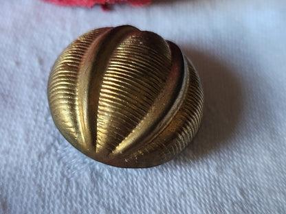 Gros bouton ancien en métal  bombé travaillé collection   2,6 cm D7S