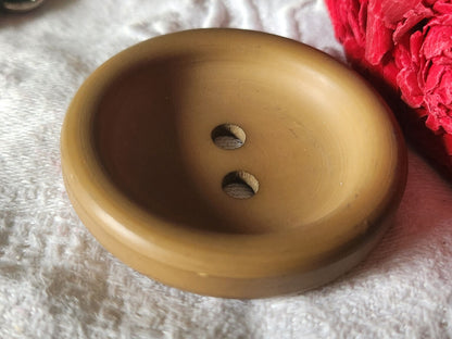 Enorme bouton vintage marron mat épais lourd trou 4,8 cm ref 5288