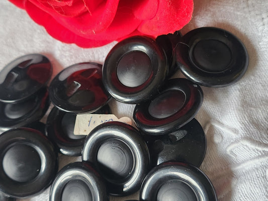 Lot 6  gros boutons vintage noir travaillé  à pied  2,8 cm ref 5899