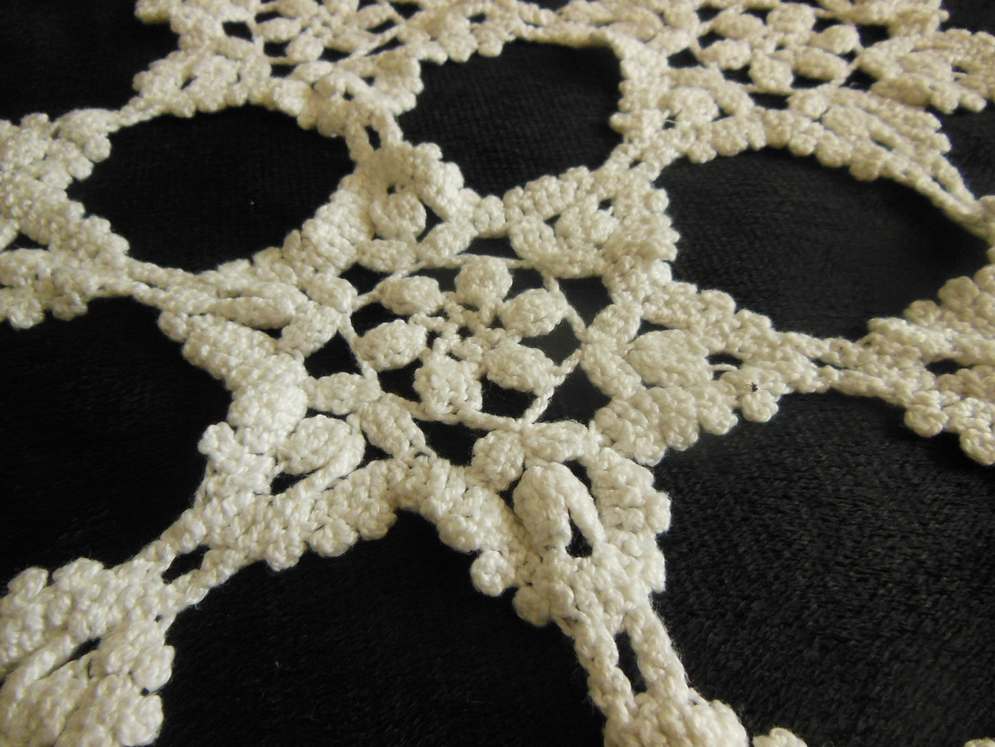 Napperon vintage  crochet épais aéré centre table diamètre 40 cm blanc  B6-44