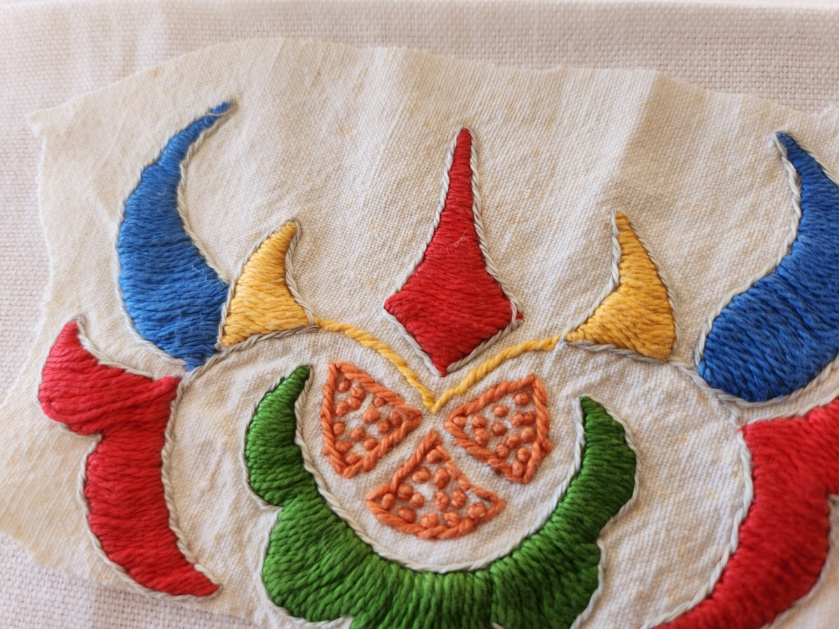 Trio broderies anciennes création couleur récup  T3