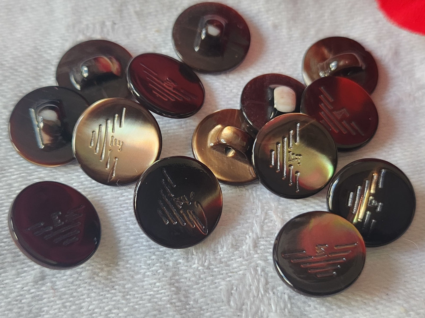 Lot 6 boutons vintage en nacre marron armani empario  pied 1,2 cm ref 5058