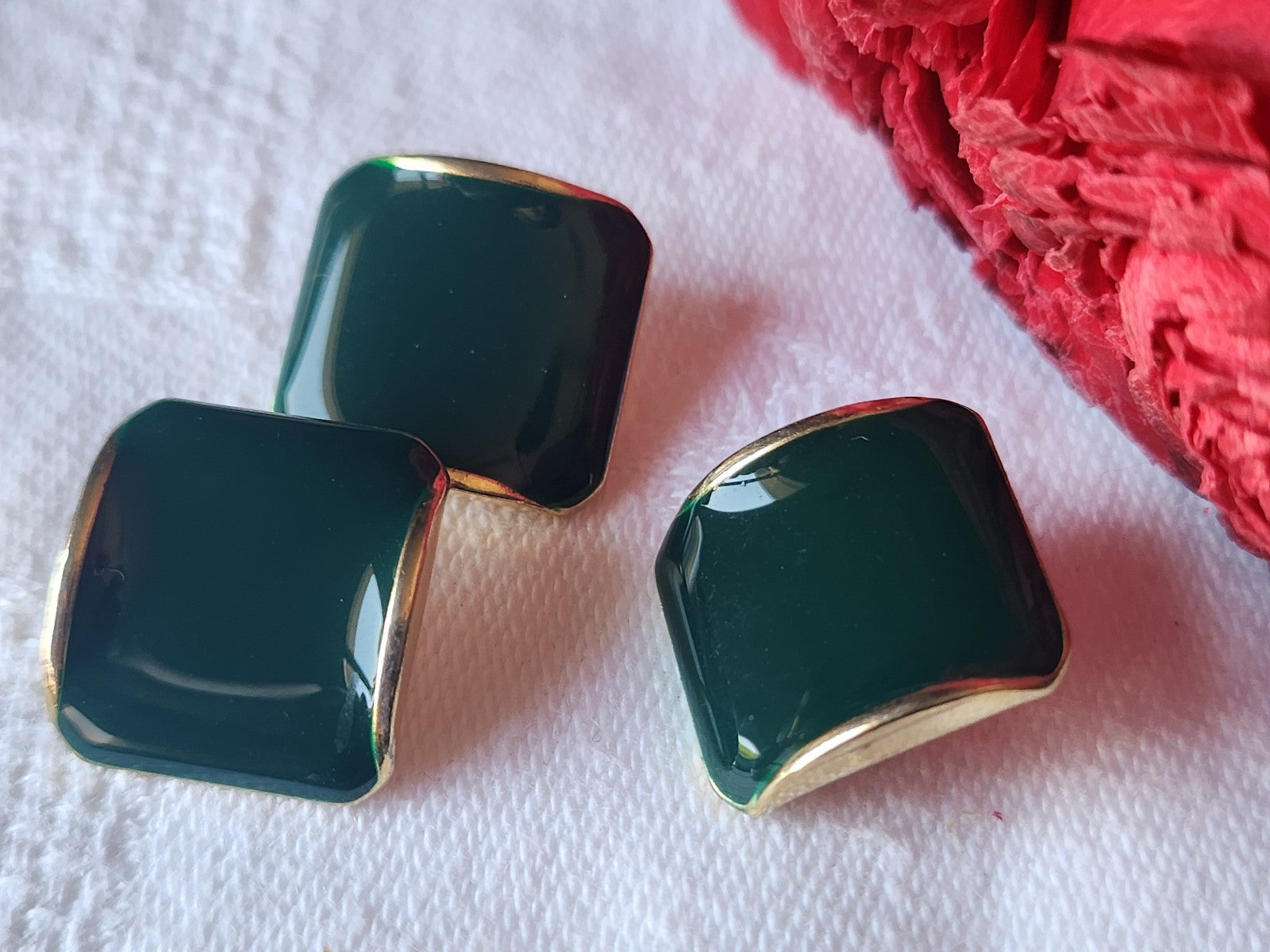 Trio boutons vintage en métal doré vert pied 1,5 sur 1,6 cm D11E