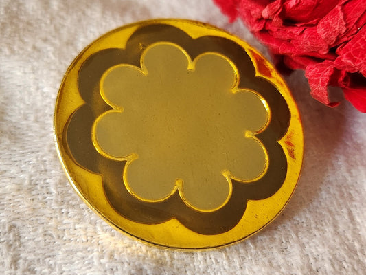 Gros bouton vintage en métal motif vert doré 3,1 cm ref 2904