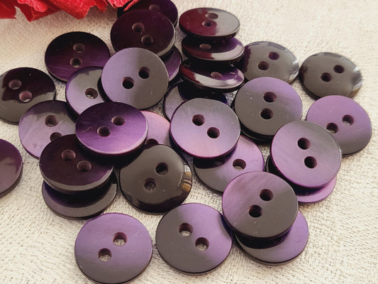 Lot 28 petits boutons vintage violet lumineux   trous diamètre 1,2 cm ref 2374