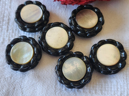 Lot 6 boutons anciens résine noir coeur en nacre à pied 2 cm ref 3384