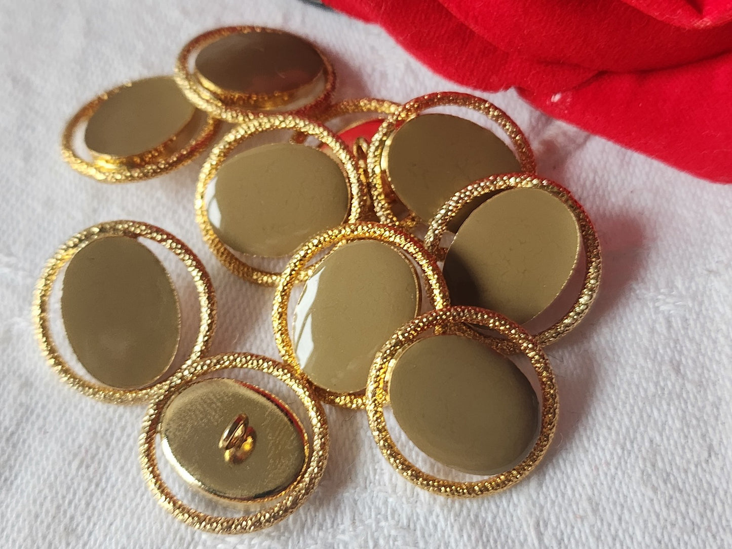 Lot 5 boutons vintage métal coeur marron ajouré pied 1,8 cm  doré ref 1584