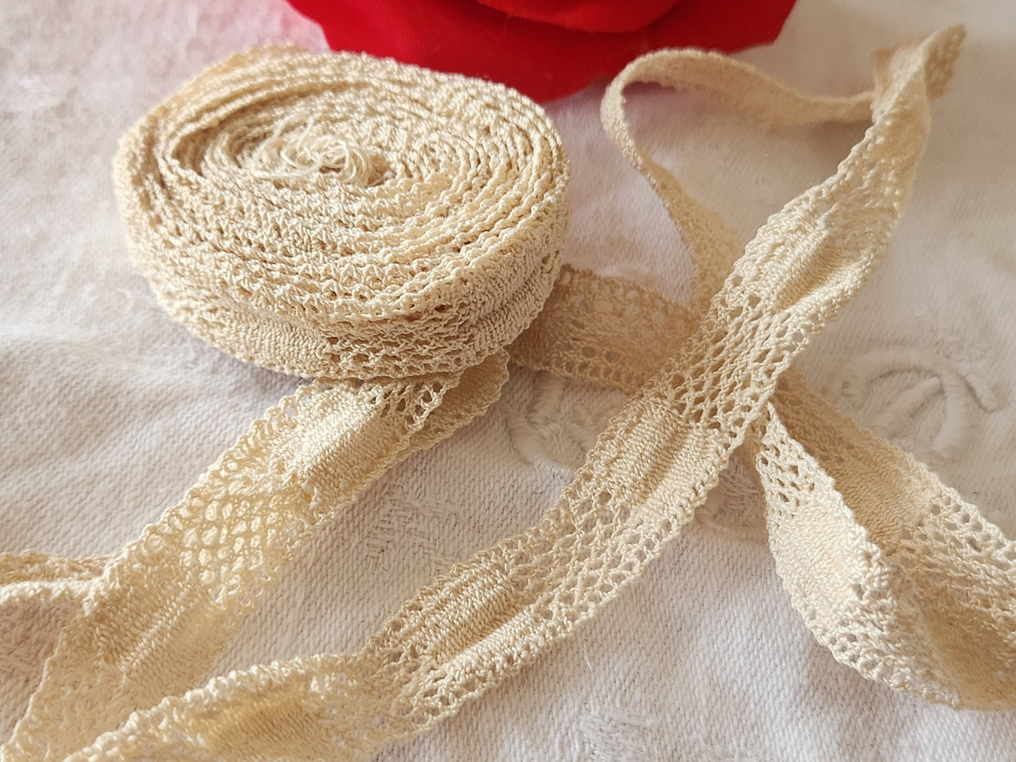 Dentelle ancienne beige 2 mètres 75 sur 1,3 cm fait main T2-5