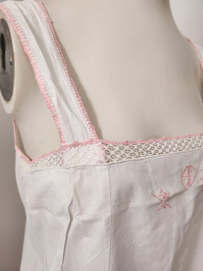 Chemise de nuit ancienne monogramme AD rose broderie B8