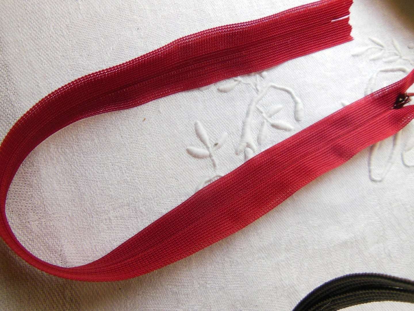 Fermeture éclair 35 cm rouge foncé   non- séparable    A21