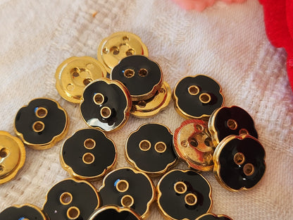 Lot 18 boutons vintage acrylique trous noir fleur 1,2 cm ref 6075