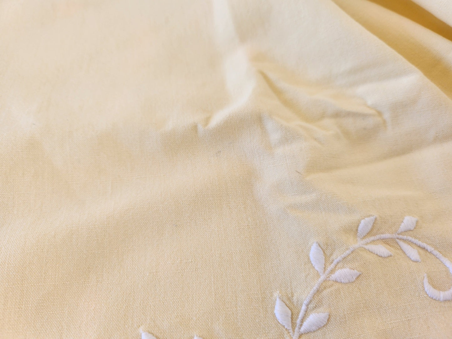 Lot deux draps anciens jaune monogrammes HK idéal rideau B6