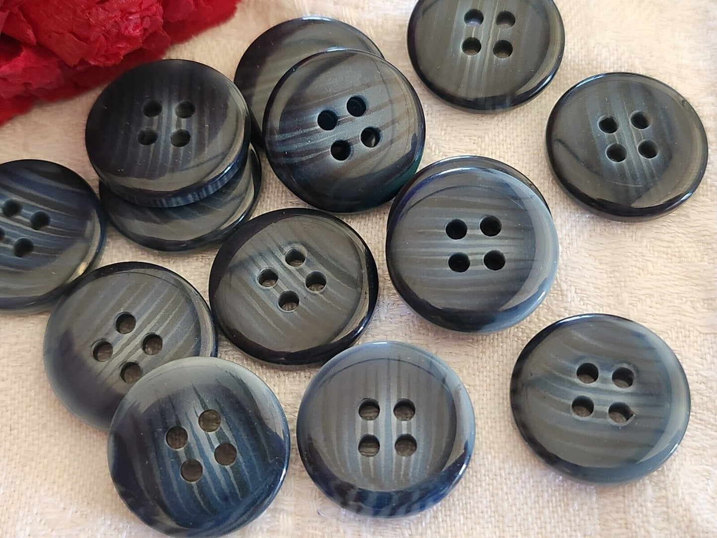 Lot 12 boutons vintage camaïeu bleu trous 1,8 cm ref 3047