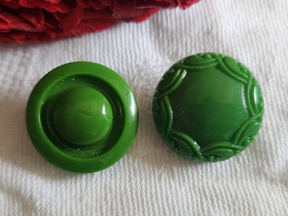 Duo boutons vintage en verre teinte  verte travaillé  1,8 cm G19B