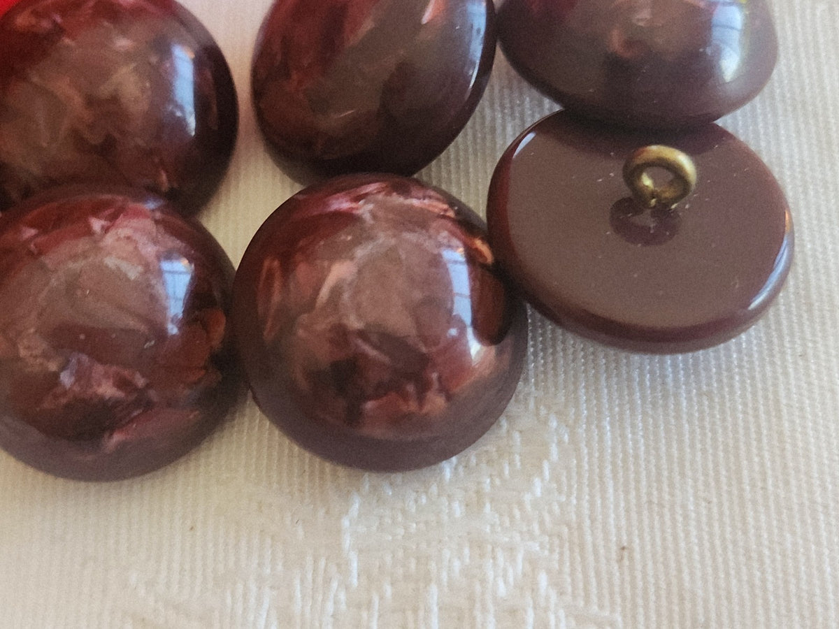 Lot 7 boutons vintage lie de vin  1,7 ou 17 mm pied ref 6279