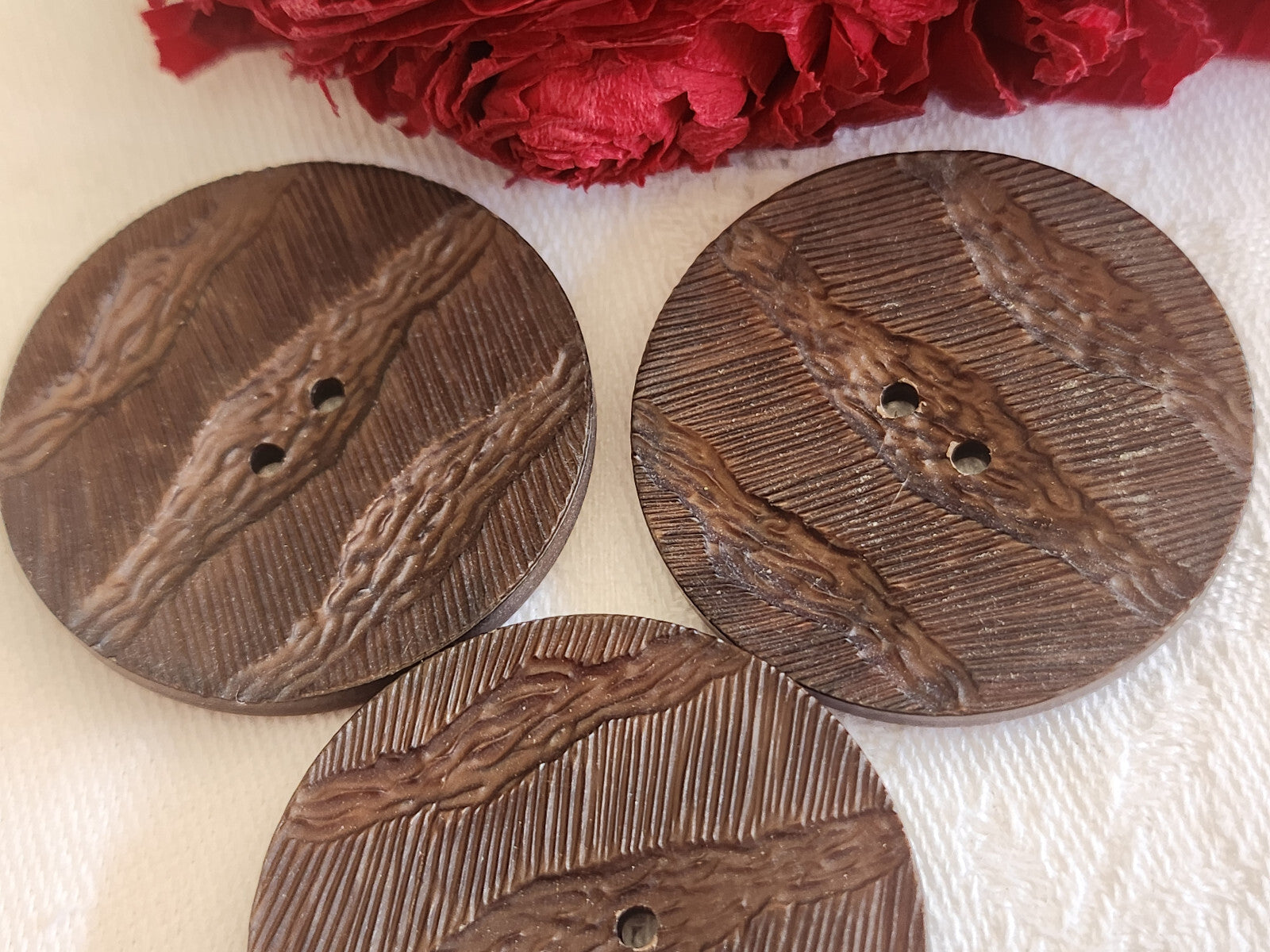Trio énormes  boutons vintage marron mat texturé 3,4 cm ref 679