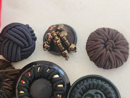 Lot 10 boutons anciens/vintage en passementerie 1,6 à 2,7 cm panaché  ref 6291