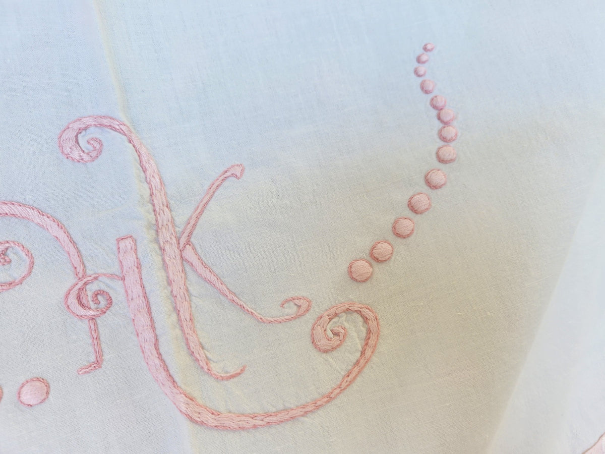 Ancien drap  monogramme HK rose  galon 225 cmsur  285 cm B7