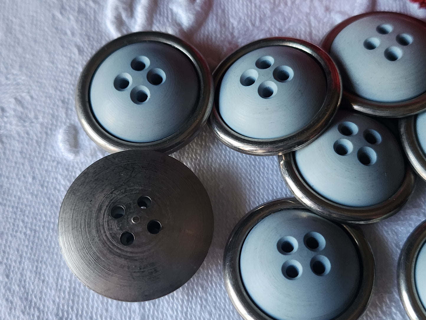Lot 6 gros boutons vintage bleu metal argenté lourd 2,5 cm trous ref 2708
