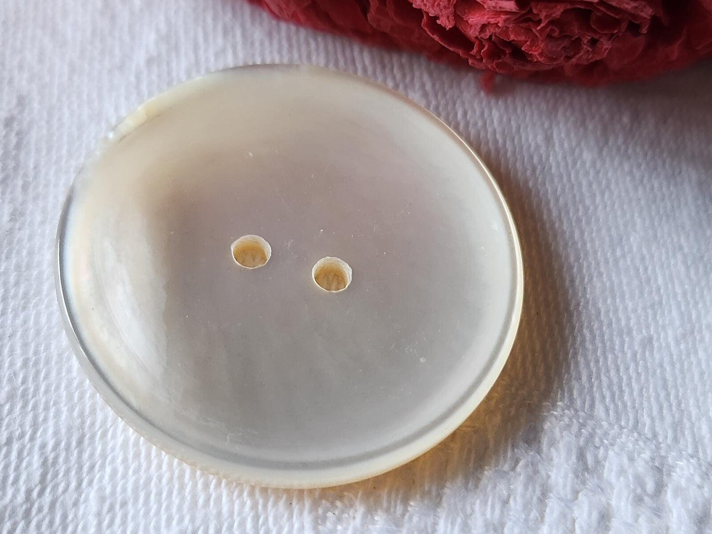 Gros bouton ancien en nacre blanc laiteux superbe épais 3,3 cm G8K