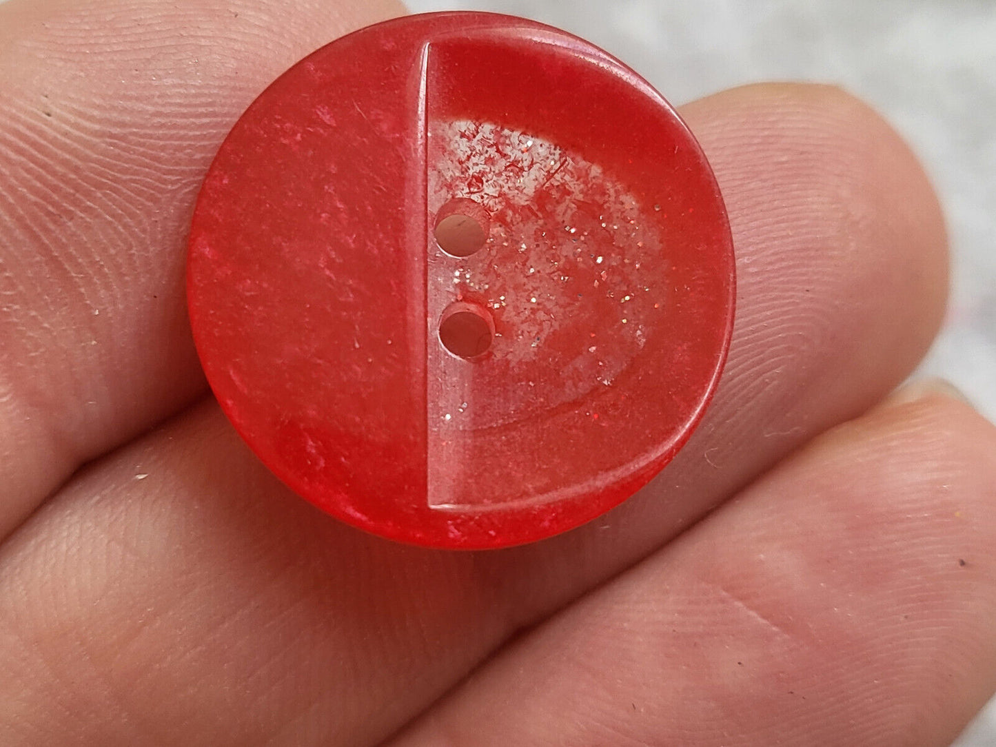 Lot 7 boutons vintage rouge transparent à paillette diamètre  2,2 cm ref 5512