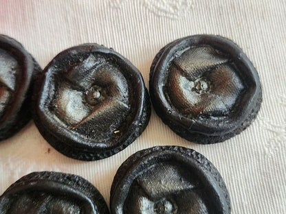 Lot 6 gros boutons vintage résine gris 2,6 cm pied ref 6399