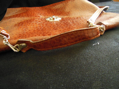 Superbe sac à main ancien marron effet reptile  très bel état grand besace