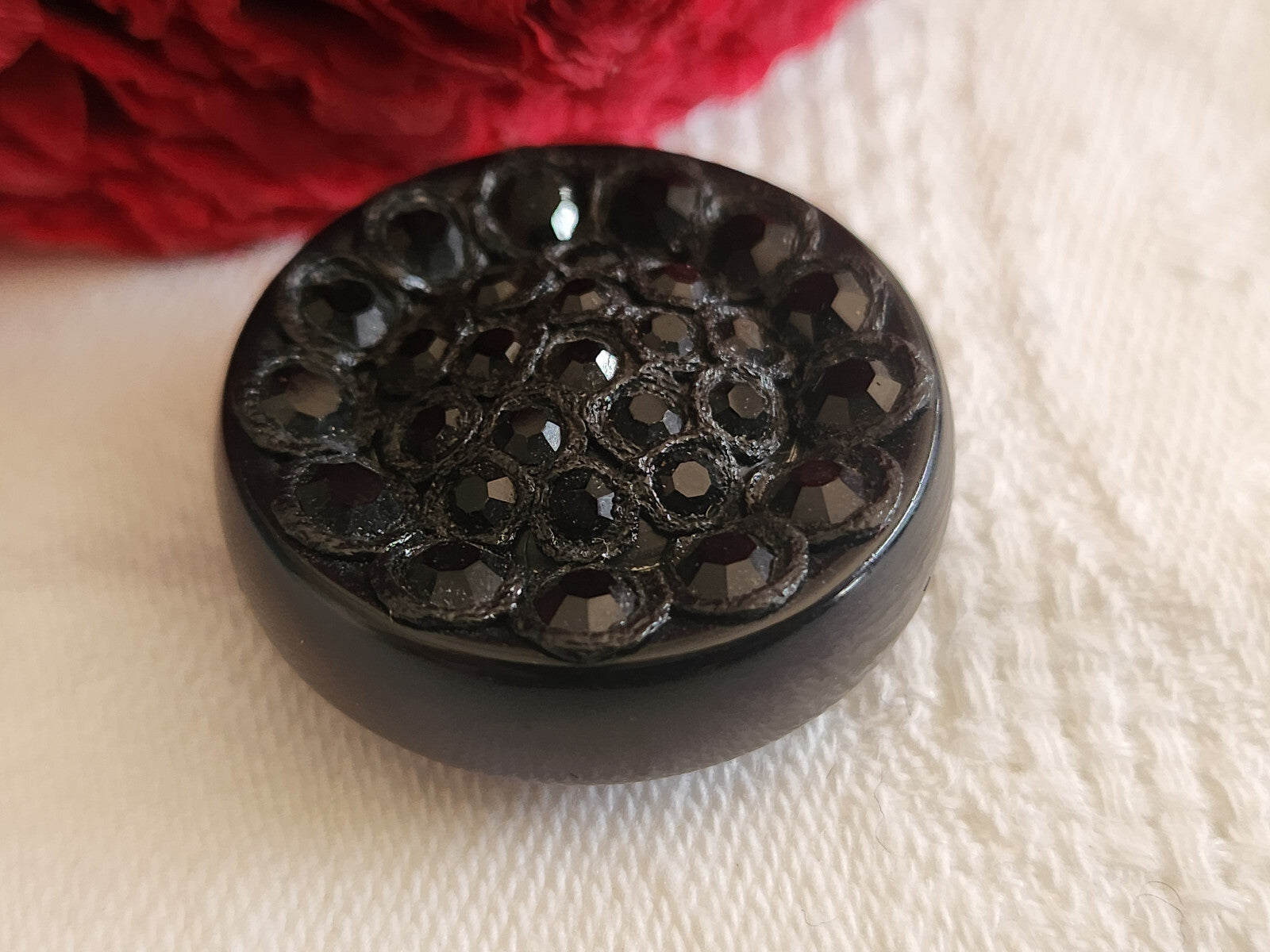 Bouton vintage parurier collection resine strass noir bijoux  2,6 cm ref 0090