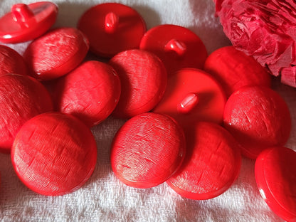 Lot 8 boutons vintage rouge bombé motif pied  2,2 cm ref 3171