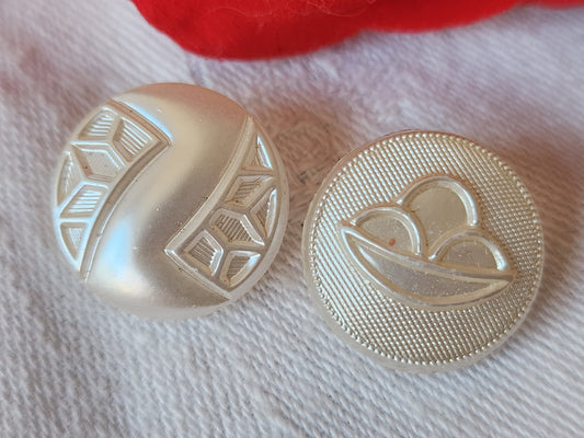 Duo boutons vintage en verre  blanc satiné  1,7 cm D11F