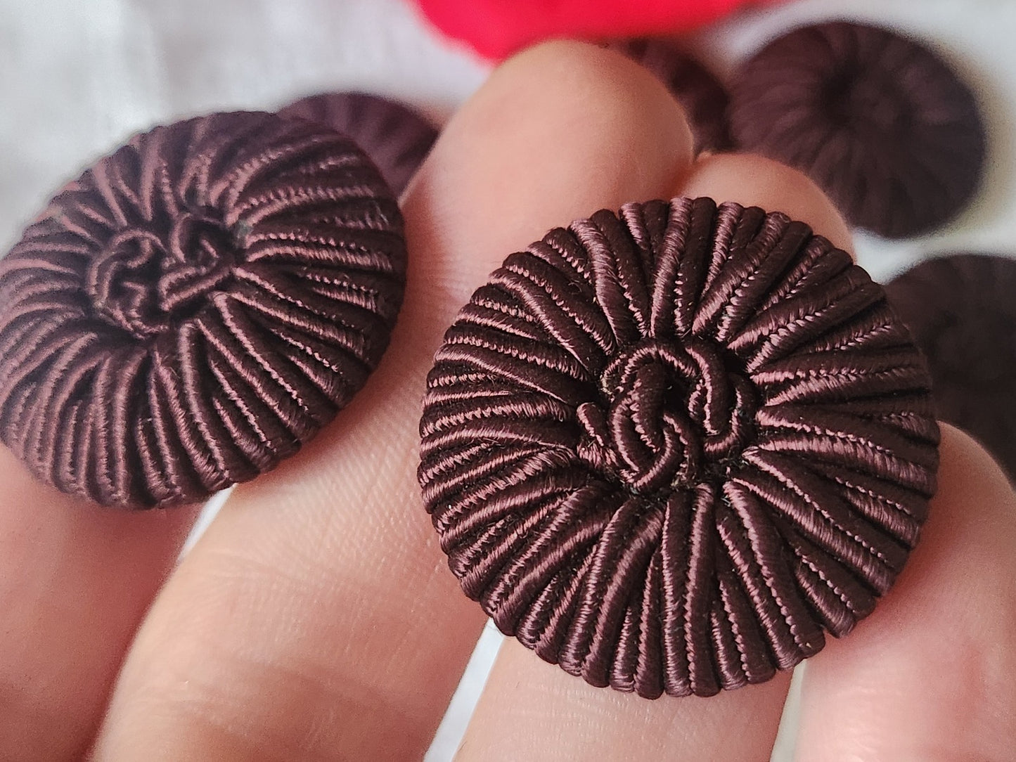 Lot 6 boutons anciens passementerie prune/marron 3,1 cm ref 3541