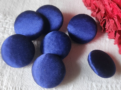 Lot 7 boutons anciens bleu tissu dos cuir pied 2 cm ref 1357