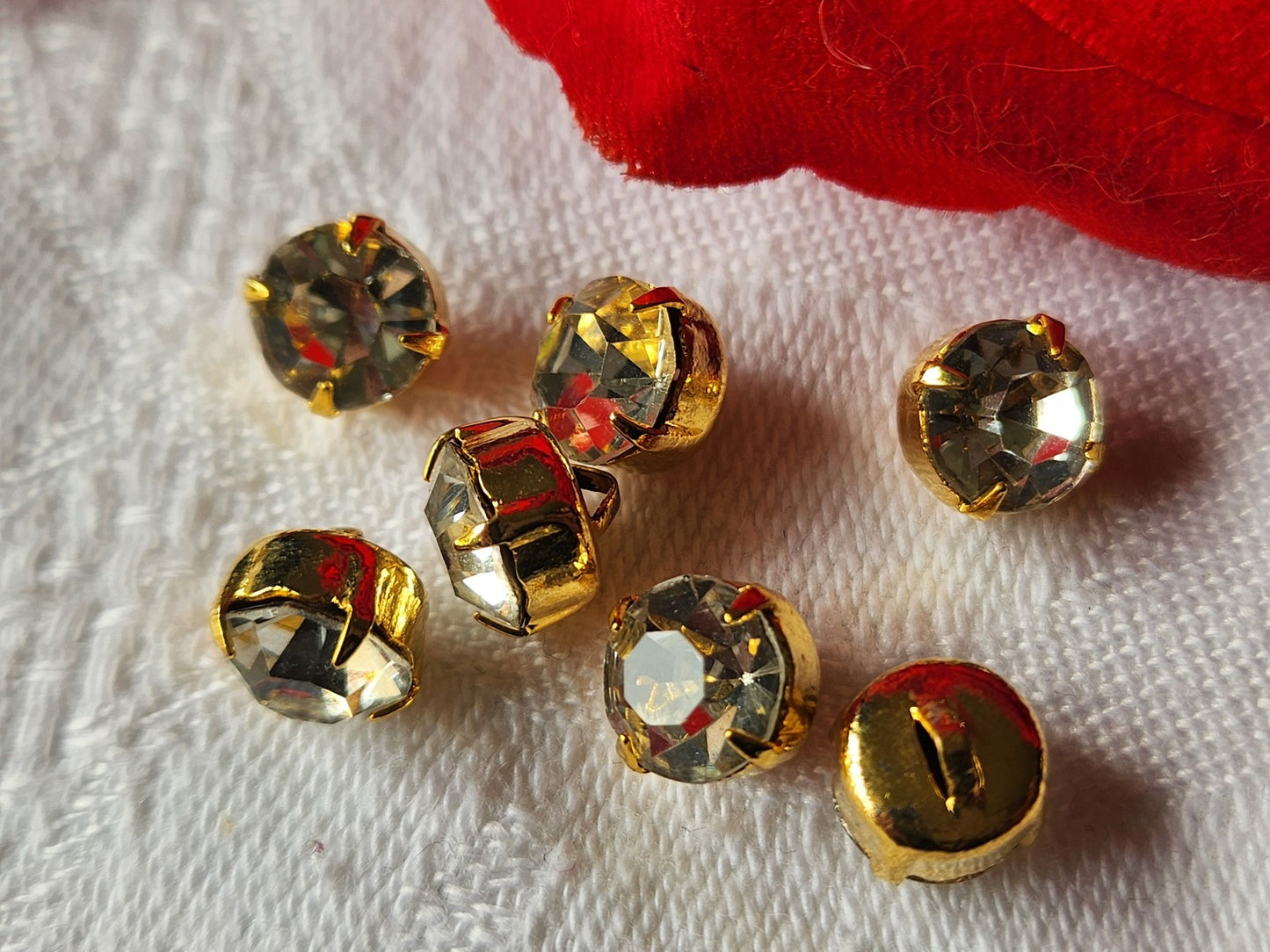 Lot 7 mini boutons vintage avec strass verre metal effet grelot 0,7 cm ref 3550